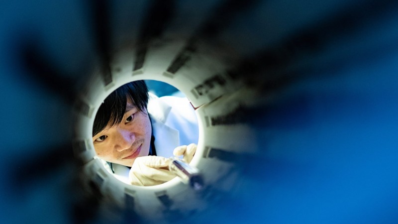 Rice University graduate student Lebing Chen spent three months perfecting a recipe for making flat sheets of chromium triiodide, a two-dimensional quantum material that appears to be a “magnetic topological insulator.” (Photo by Jeff Fitlow/Rice University)