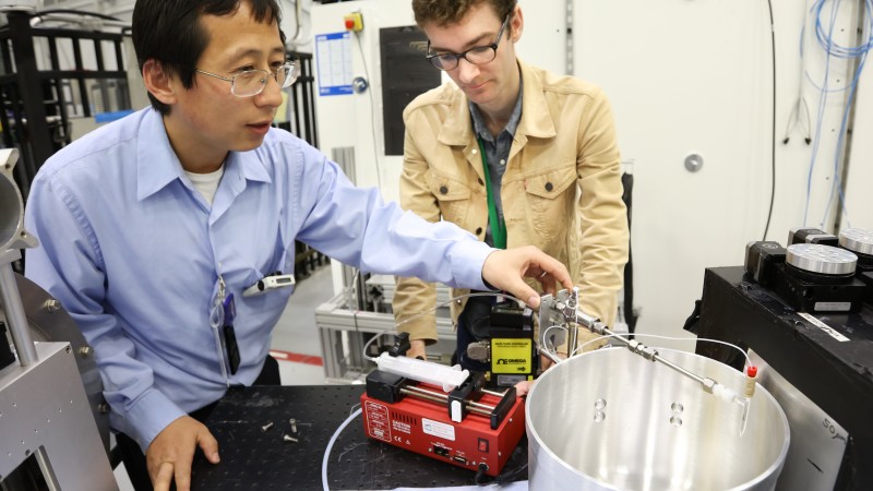 UT researchers Zhili Zhang (left) and Cary Smith, in association with researchers from the US Air Force, use neutrons at HFIR’s CG-1D instrument to investigate fluid flow dynamics for potentially improved fuel systems in hypersonic vehicles and other industrial spray-related applications. (Image credit: ORNL/Genevieve Martin)