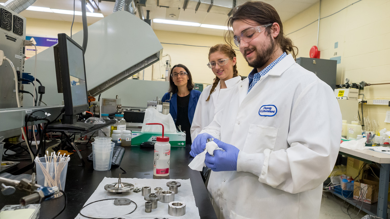 Maria De La Cinta Lorenzo Martin, an Argonne scientist, oversees Northwestern University summer interns Ally O’Donnell, a senior in mechanical engineering, and Jacob Hechter, a junior in materials science, as they prepare wind turbine components for testing. (Image by Argonne National Laboratory.)